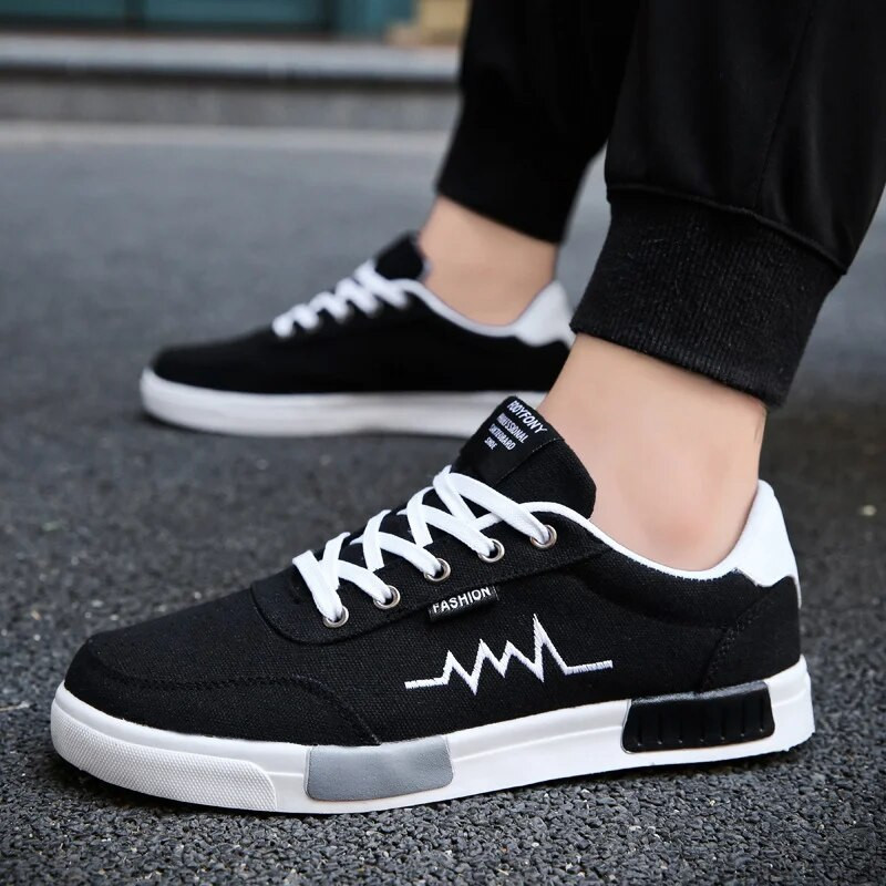 Meeste lõuendist kingad Trendikas mitmekülgne vabaaja suvine hingav kõrge ülaosaga kingad Lamedad sussid Madala lõikega Pu-materjalist vabaaja stseen