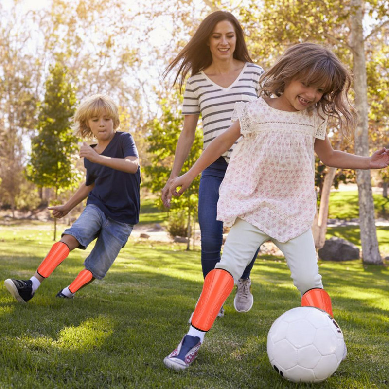 1 pāris futbola apakšstilbu spilventiņi ar stiprinājuma lenti, īpaši izturīgi, triecienizturīgi apakšstilbu aizsargi, futbola aizsargaprīkojums