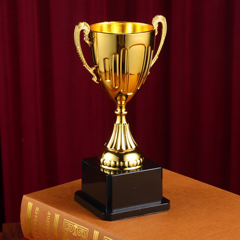 Мемориални подаръци Трофей Златна награда Трофеи за състезателни коли Състезание Пластмасова чаша Игра Награда Футбол Футболен трофей с квадратна основа