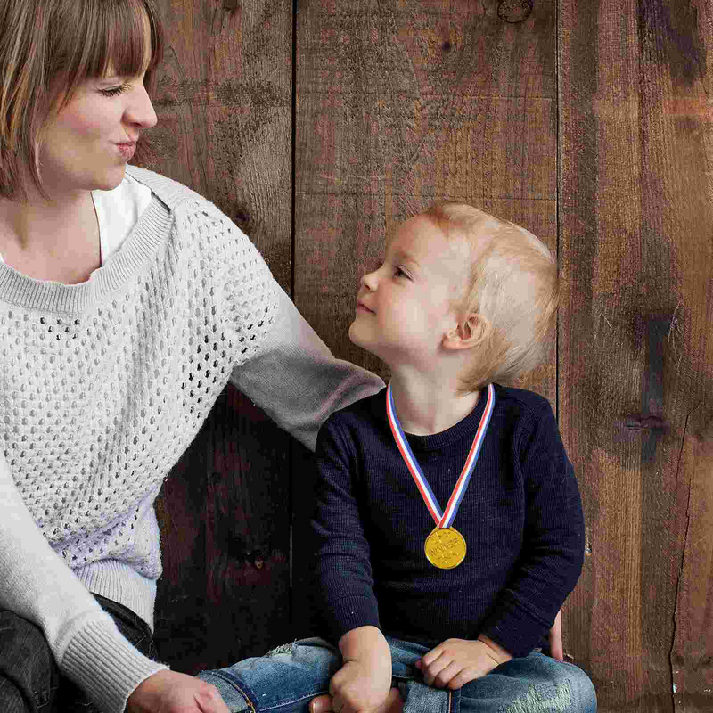 Medaliai Apdovanojimas Medalio laimėtojas Vaikai Sportas Auksas Plastikinė Vieta Žaislas Krepšinis Auksinis 1-asis Vaikų žaidimas Futbolo varžybos vaikams Top