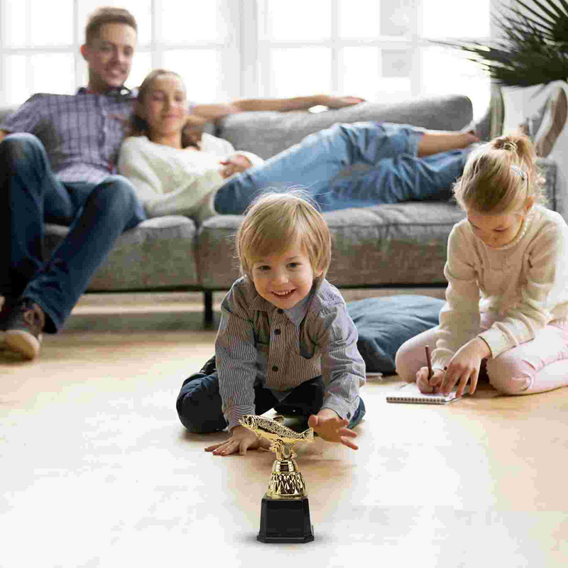 Zivju galda rotājumi futbola figūriņas Mini zivtiņas statuja zelta trofejas kauss basketbola trofeja lielā plastmasas trofeja balvas kausa trofeja