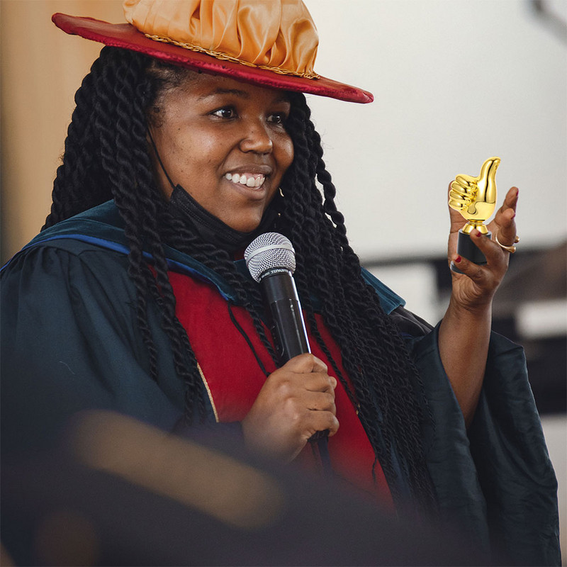 Lastele mõeldud fantastiline pöidlakujuline sportlaste auhind Loovkarikakarika dekoratiivne trofeemudel lastele spordiauhind