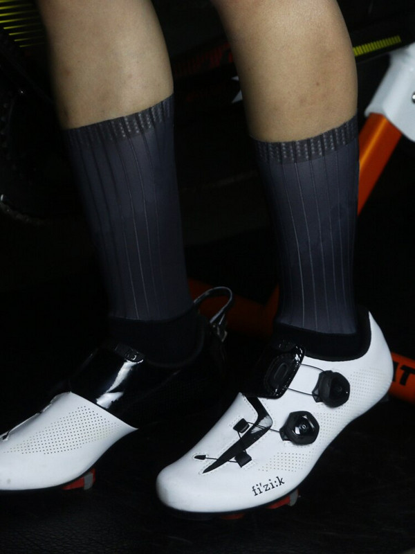 Jalgrattasokid meeskonnavõistluse hingavad silikoonist libisemisvastased torusokid meestele ja naistele