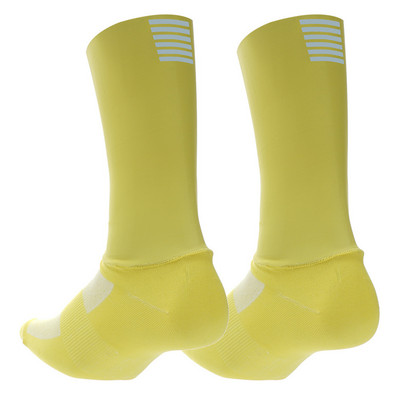 Νέες αντιολισθητικές κάλτσες ποδηλασίας χωρίς ραφή ενσωματωμένο καλούπι υψηλής τεχνολογίας κάλτσες ποδηλάτου συμπίεσης ποδηλάτου για υπαίθριες κάλτσες για τρέξιμο