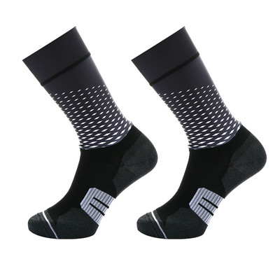 2023. gada jaunas bezšuvju pretslīdes riteņbraukšanas zeķes Profesionālās velosipēdistu komandas Aero Socks Outdoor Sport Road Bicycle Kompresijas zeķes Unisex