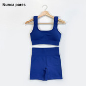 Moteriški besiūliai briaunoti jogos aprangos komplektai 2 dalių treniruočių šortai ir apkarpytos liemenėlės kūno rengybos kostiumas aktyviam dėvėjimui