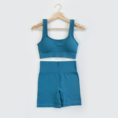 Moteriški besiūliai briaunoti jogos aprangos komplektai 2 dalių treniruočių šortai ir apkarpytos liemenėlės kūno rengybos kostiumas aktyviam dėvėjimui