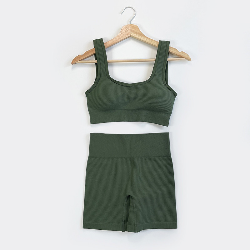 Moteriški besiūliai briaunoti jogos aprangos komplektai 2 dalių treniruočių šortai ir apkarpytos liemenėlės kūno rengybos kostiumas aktyviam dėvėjimui