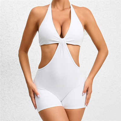 2024 Pad Halter Deep V Neck Treening joogakomplekt Ühes tükis naiste kombinesoon, jõusaali treening Fitness Scrunch Shorts Aktiivsed püksid