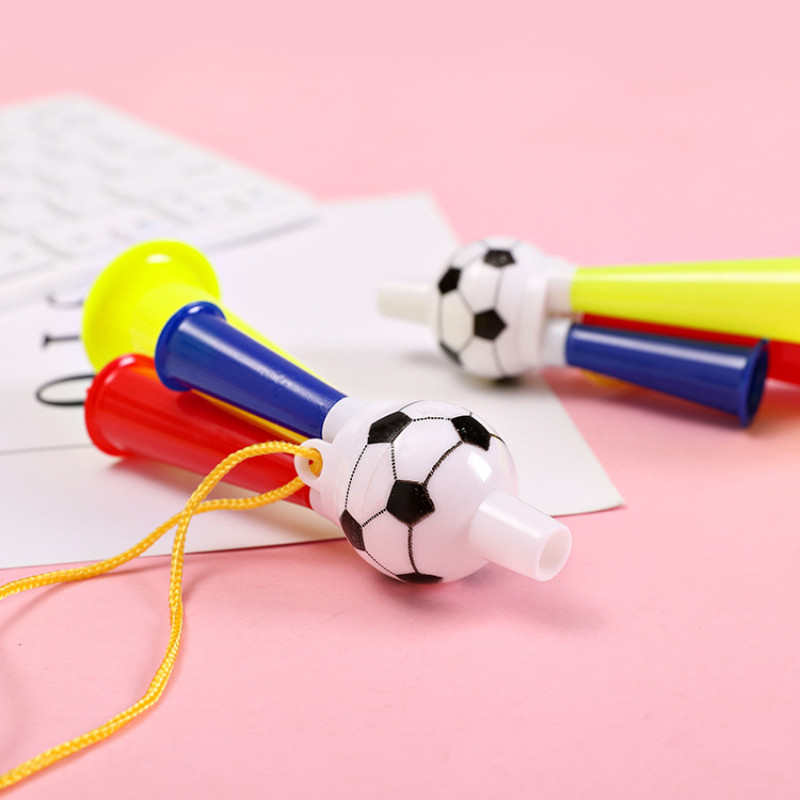 1 PC sporta uzmundrināšanas svilpes sacensību atmosfēras rekvizīti trompetes futbola modelēšanas radošās taures svilpes komandu sporta sīkrīki