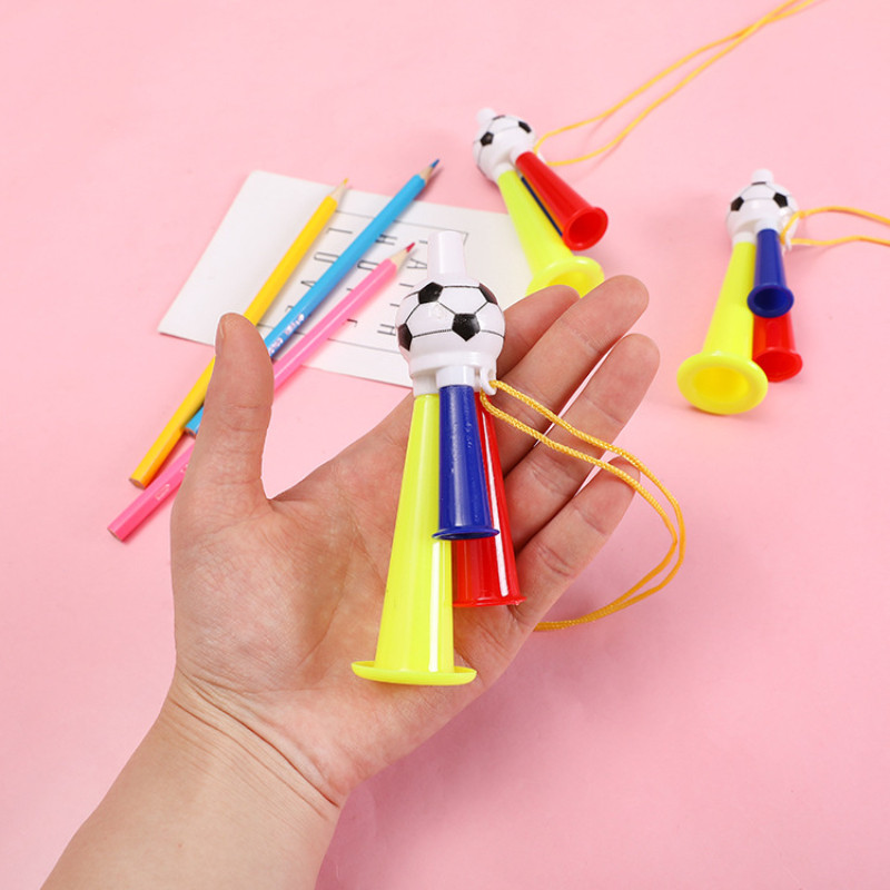 1 PC sporta uzmundrināšanas svilpes sacensību atmosfēras rekvizīti trompetes futbola modelēšanas radošās taures svilpes komandu sporta sīkrīki