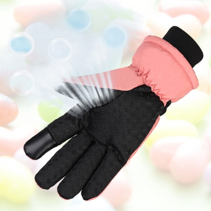 Pieaugušajiem ziemas ūdensnecaurlaidīgi, vēja necaurlaidīgi cimdi Pieskaramie sniega sporta veidi, slēpošana, snovbords, aukstā laikā, riteņbraukšanas nepieciešamība.