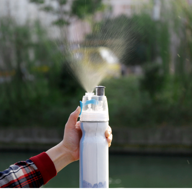 Sticle de apă portabile Bicicletă Sport Izolată cu pulverizare de ceață Sticlă de apă cu două straturi Sticlă rece cu gheață Sport 500 ml Fierbător de băut