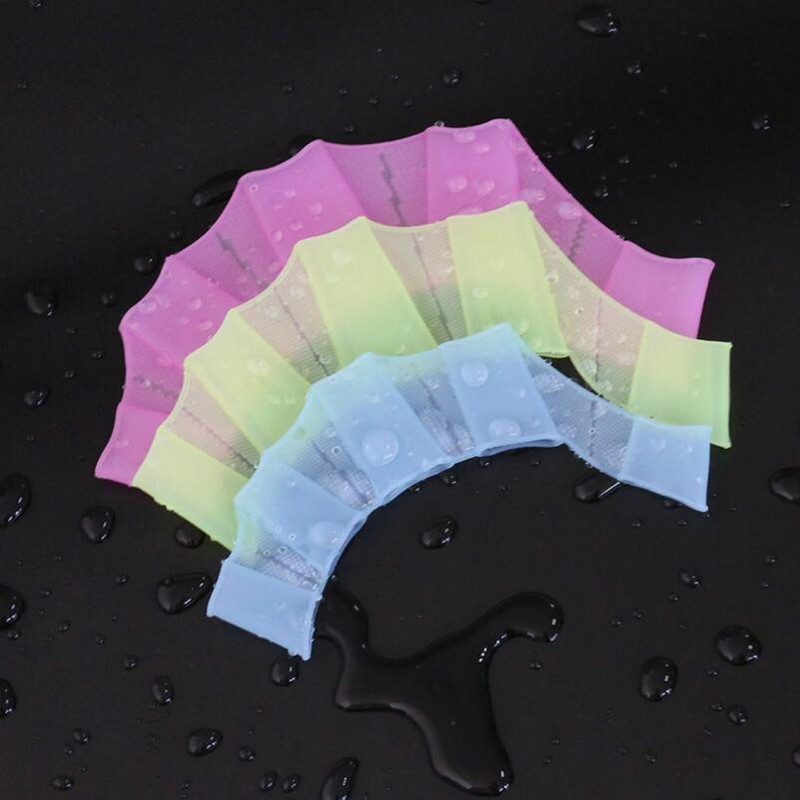 Mehed, naised, laps, poolsõrm, silikoonist ujumisuimed, bassein, sporditreening, käevõru, kindad, lestad, mõlad, varustus