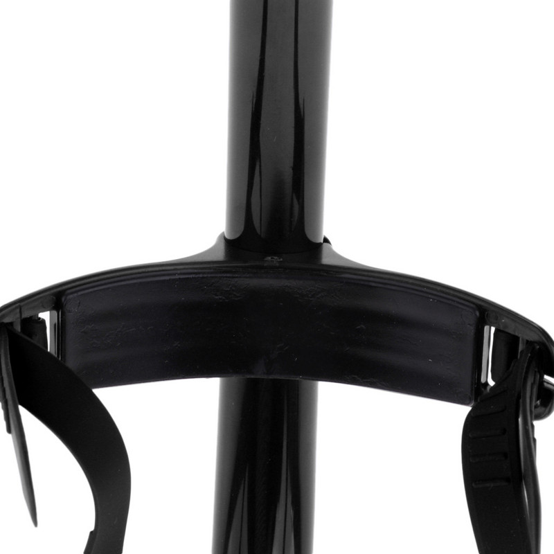 Eesmine keskele kinnitatav ujumissnorkel mugava huuliku ja reguleeritava pearihmaga veealuse hingamissüsteemiga