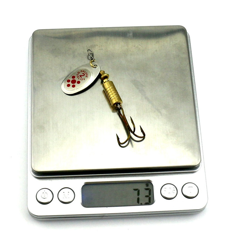 1 db fémbevonatú pergetőcsali, 6,7 cm/7g, kemény kanál basszus csali fém horgászcsali, tollas háromszögű horgokkal csuka horgászathoz