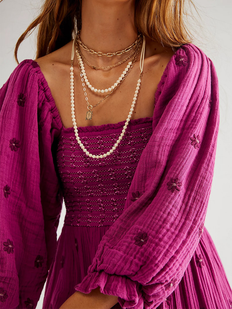 Virággal hímzett női hosszú ruha Bodycon Lámpás ujjú, négyzet alakú nyakú, lépcsőzetes, lendületes ruha Bohém nyári strandruházati ruhák