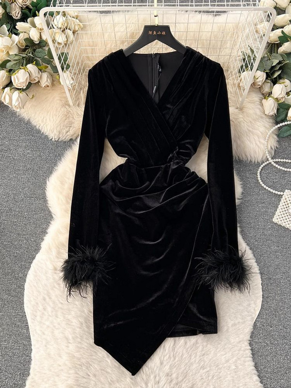 Elegáns őszi V nyakú toll hosszú ujjú születésnapi Bodycon mini ruha Női ruhák Party Club szexi hasított bársony Vestidos