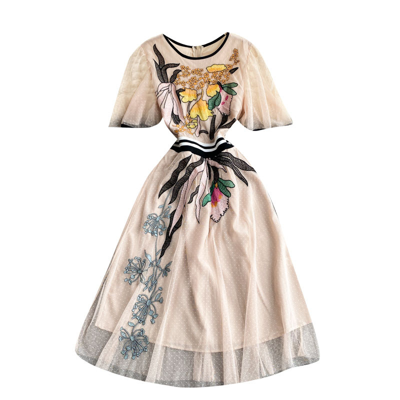 2024 Új divat Runway Midi Ruha Party Nyári Vintage Luxus Hímzés Virágos Fodrokkal Elegáns Minőségi Hálós Ruha Vékony