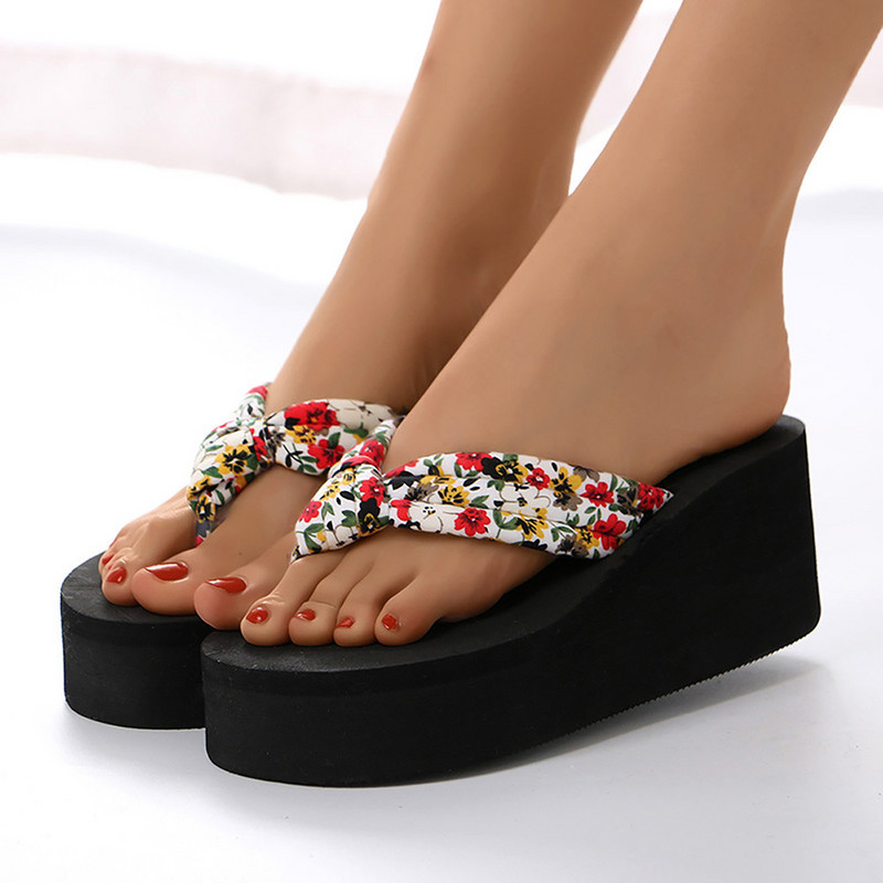 Nyári virágmintás papucsok Női Bohém szatén hevederes Platform Wedge Flip Flops Outdoor Vastag Alsó Strandcipők Szandálok