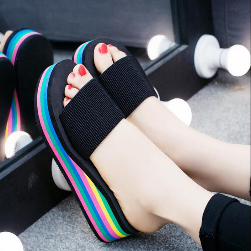Női papucsok nyári divat szivárvány szandálok otthoni cipők éksarkú strand alkalmi platform fekete csúszásmentes komfort női lábbeli