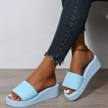 Дамски чехли с клиновиден ток Лято 2022 Нови прости дамски обувки Модни сандали и чехли на среден ток Стайни чехли Дамски