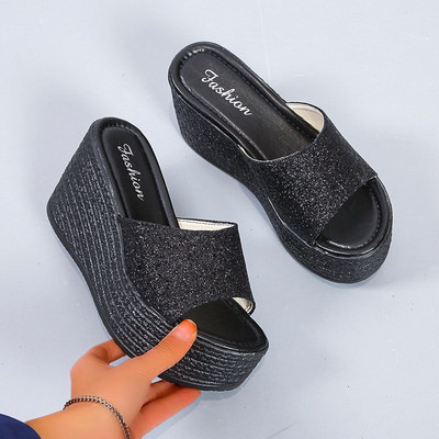 2024-es új nyári divat egyszínű női papucsok sokoldalú, éksarkú, nyitott lábujjak strandon, sokoldalú női vastag talpú papucsok