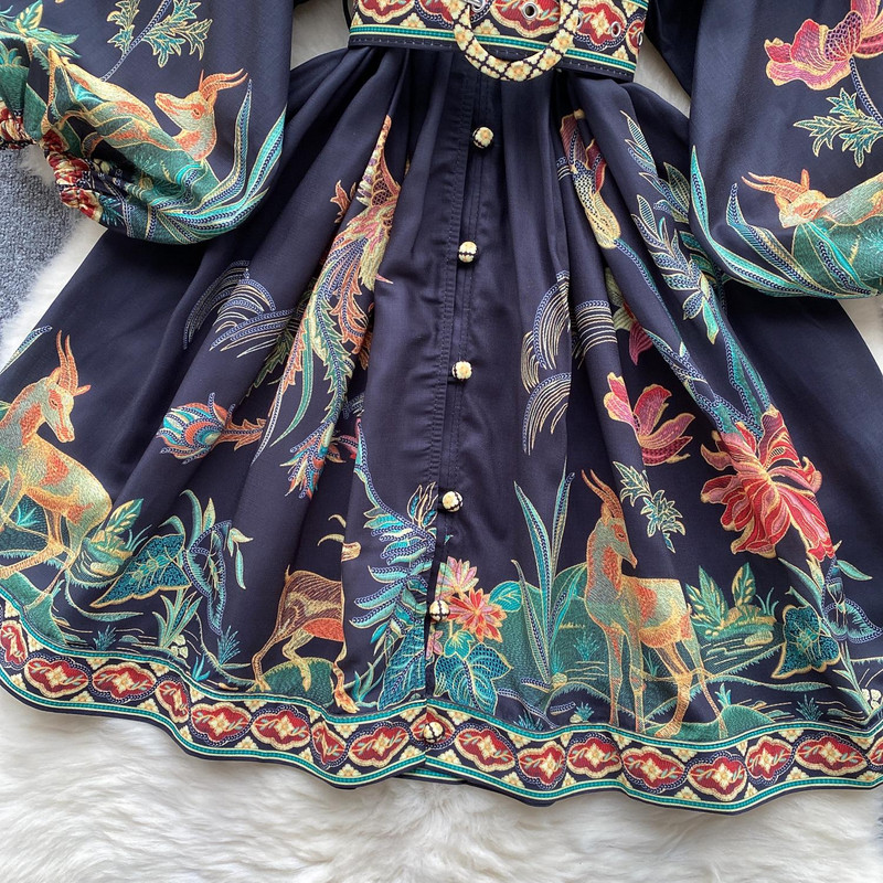 Kora tavasz – ünnepi stílusú, V-nyakú, redős lámpás ujjú, vintage mintás miniruha