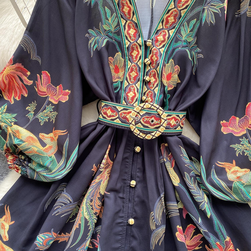 Kora tavasz – ünnepi stílusú, V-nyakú, redős lámpás ujjú, vintage mintás miniruha