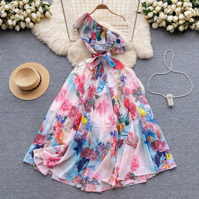 Kiváló minőségű, 2024-es új női nyári nyomat ünnepi stílus, egy váll, fodros, fűzős csokornyakkendő, rugalmas derék, alkalmi boho ruhák