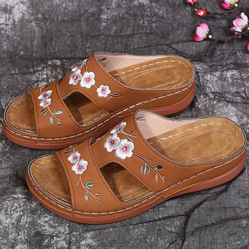 Дамски чехли, бродирани цветя, кожени дамски сандали, 2023, външни леки ежедневни клиновидни чехли, летни обувки за жени