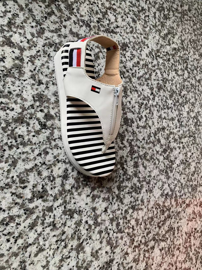 35-43 nyári vaskos sarkú női kültéri szandál vastag talpú, alkalmi strandmagasság Női cipő