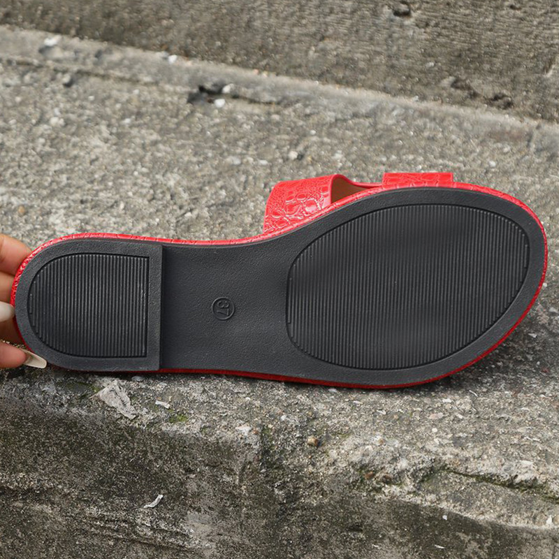 2024, pantofi de vară pentru femei, la modă nouă, cu model de crocodil, plat solid, cu sandale, Mulți de lux, papuci de cauciuc anti-alunecare în exterior