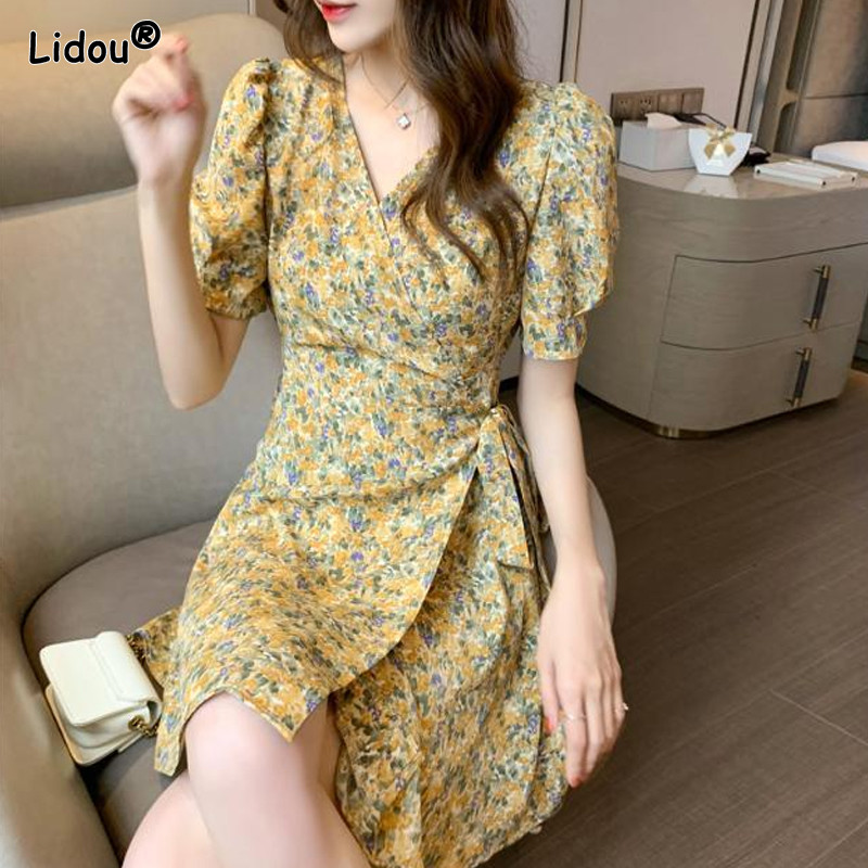 Μίνι περιστασιακά εμπριμέ, μοντέρνα και κομψά, πολύχρωμα, με κορδόνια σε λαιμόκοψη με λεπτή εφαρμογή, Κομψά καλοκαιρινά λεπτά κοντομάνικα φορέματα Γυναικεία ρούχα