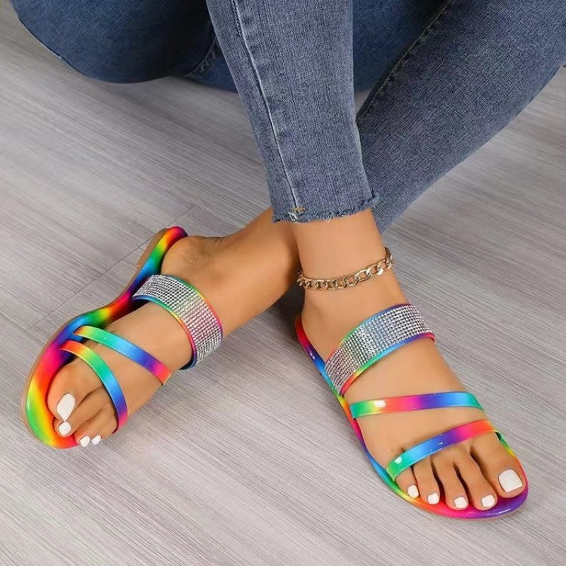 2024. aasta suveplahvatusmudelid, kivivikerkaar, naiste sandaalid, ilusad naiste sussid, õues, rannamood, lamedad kingad