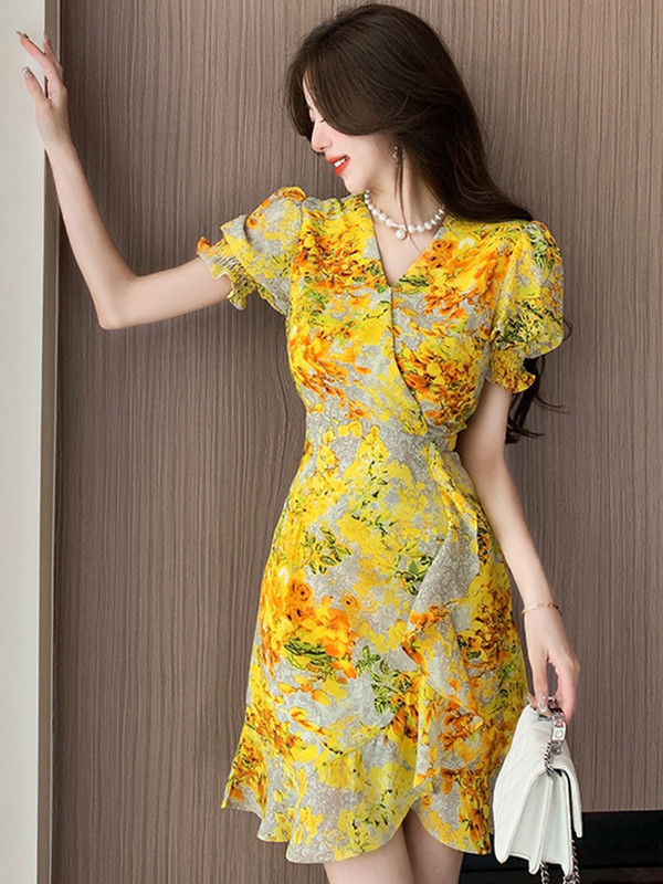 Κομψό μποέμ φόρεμα με λουλουδάτο στάμπα, φουσκωτά μανίκια με λαιμόκοψη V με ψηλή μέση, μονό βολάν και κορδόνι για πάρτι