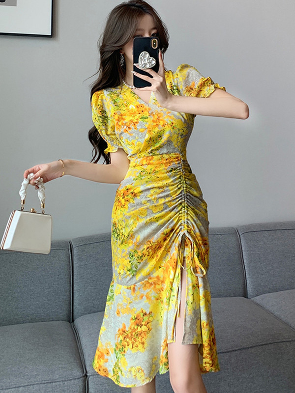 Κομψό μποέμ φόρεμα με λουλουδάτο στάμπα, φουσκωτά μανίκια με λαιμόκοψη V με ψηλή μέση, μονό βολάν και κορδόνι για πάρτι