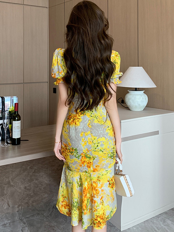 Κομψό μποέμ φόρεμα με λουλουδάτο στάμπα, φουσκωτά μανίκια με λαιμόκοψη V με ψηλή μέση, μονό βολάν και κορδόνι για πάρτι