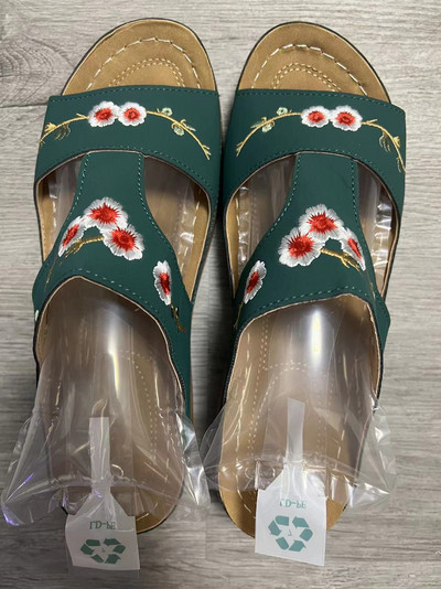 Sieviešu čības Izšūt Ziedi Ādas Sieviešu sandales 2024 āra gaišas ikdienišķas ķīļi čības Sieviešu vasaras kurpes