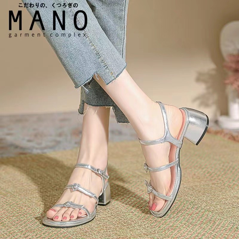 2024 nyár új, nyitott orrú bokapánt magassarkú női cipők ezüst vastag sarkú ruha participők divatos keskeny szalag női szandálok