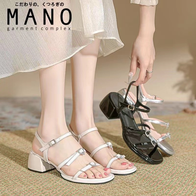 2024 nyár új, nyitott orrú bokapánt magassarkú női cipők ezüst vastag sarkú ruha participők divatos keskeny szalag női szandálok