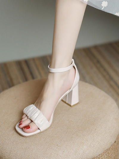 Ljeto 2024. Nova modna gornja odjeća Ženske sandale s otvorenim prstima u vilinskom stilu Jednobojne udobne jednobojne cipele s jednim gumbom