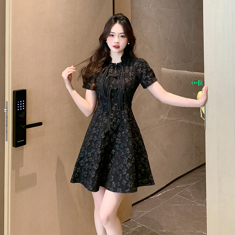 Φθινοπωρινή μόδα 2024 Σέξι κούφιο κοντό μανίκι γυναικείο φόρεμα με κοντό μανίκι, μαύρο, λεπτό, πλισέ σε γραμμή Α, φόρεμα για χορό