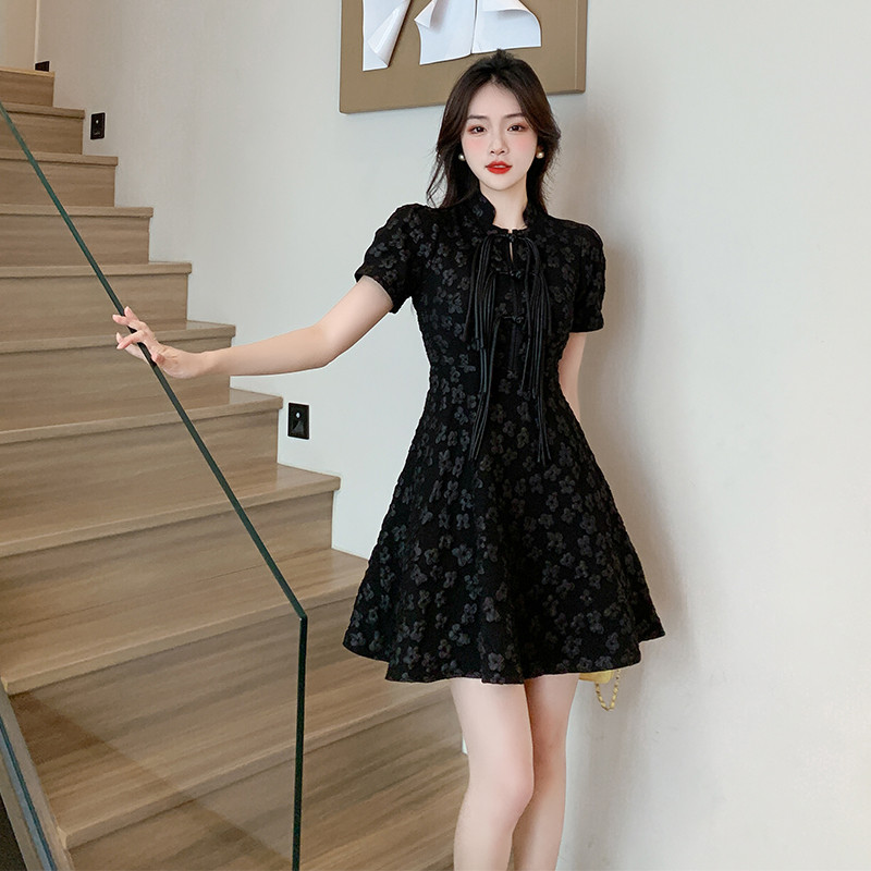 Φθινοπωρινή μόδα 2024 Σέξι κούφιο κοντό μανίκι γυναικείο φόρεμα με κοντό μανίκι, μαύρο, λεπτό, πλισέ σε γραμμή Α, φόρεμα για χορό