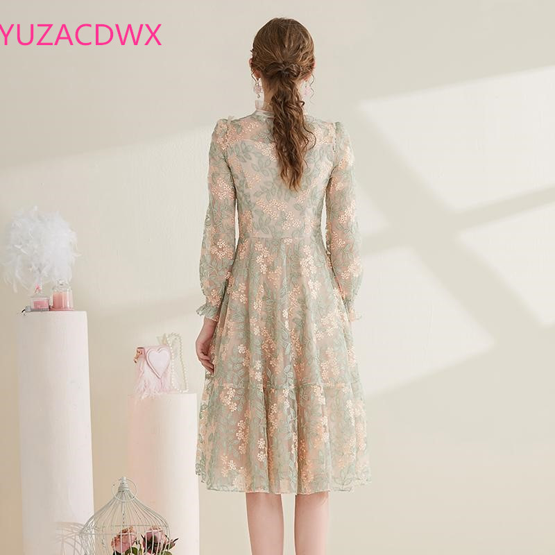 Runway pitsiga tikitud võrkkleit 2021. aasta sügisene naiste pikkade varrukatega lilleline temperament volangidega kontoripidude midikleit