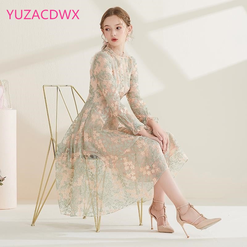 Runway pitsiga tikitud võrkkleit 2021. aasta sügisene naiste pikkade varrukatega lilleline temperament volangidega kontoripidude midikleit