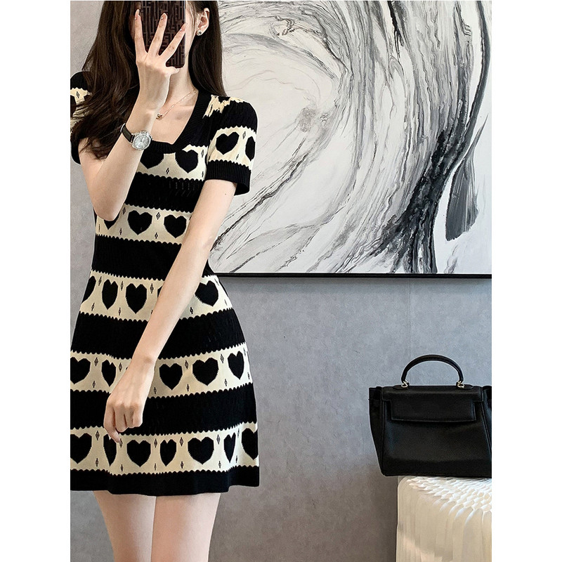 Naiste mood, suvine kudumiskleidid, kontrastsed triibulised armastussüdamed Pullover Pehmed kootud püksid õhukesed A-joonelised daamid lühikesed vestid