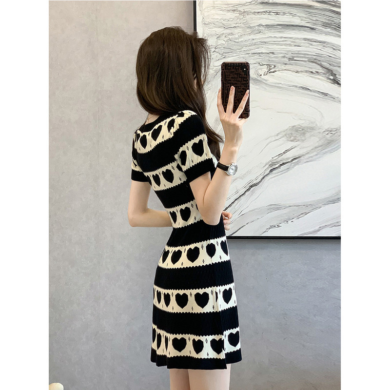 Naiste mood, suvine kudumiskleidid, kontrastsed triibulised armastussüdamed Pullover Pehmed kootud püksid õhukesed A-joonelised daamid lühikesed vestid