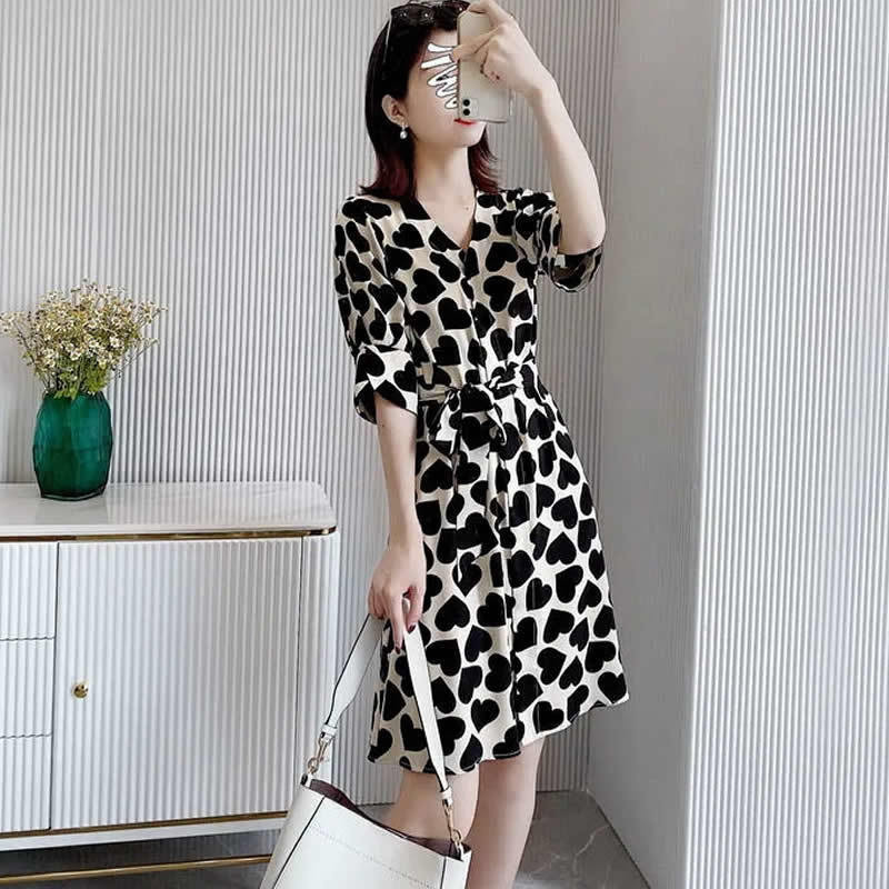 Κομψό Fashion Love Heart Printing Ζώνη Φορέματα Καλοκαίρι 2023 Νέο κοντό μανίκι με λαιμόκοψη V-λαιμόκοψη Slim Tunic Φόρεμα Midi Γυναικεία Ρούχα