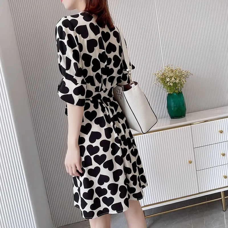 Κομψό Fashion Love Heart Printing Ζώνη Φορέματα Καλοκαίρι 2023 Νέο κοντό μανίκι με λαιμόκοψη V-λαιμόκοψη Slim Tunic Φόρεμα Midi Γυναικεία Ρούχα